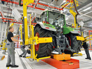 Tire Installation at Fendt