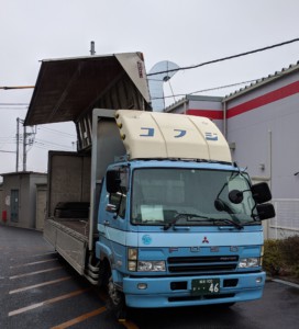 Gullwing Truck Japan